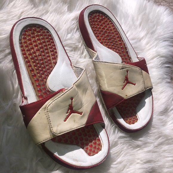 9 pairs of sandals - Picture 13 of 14